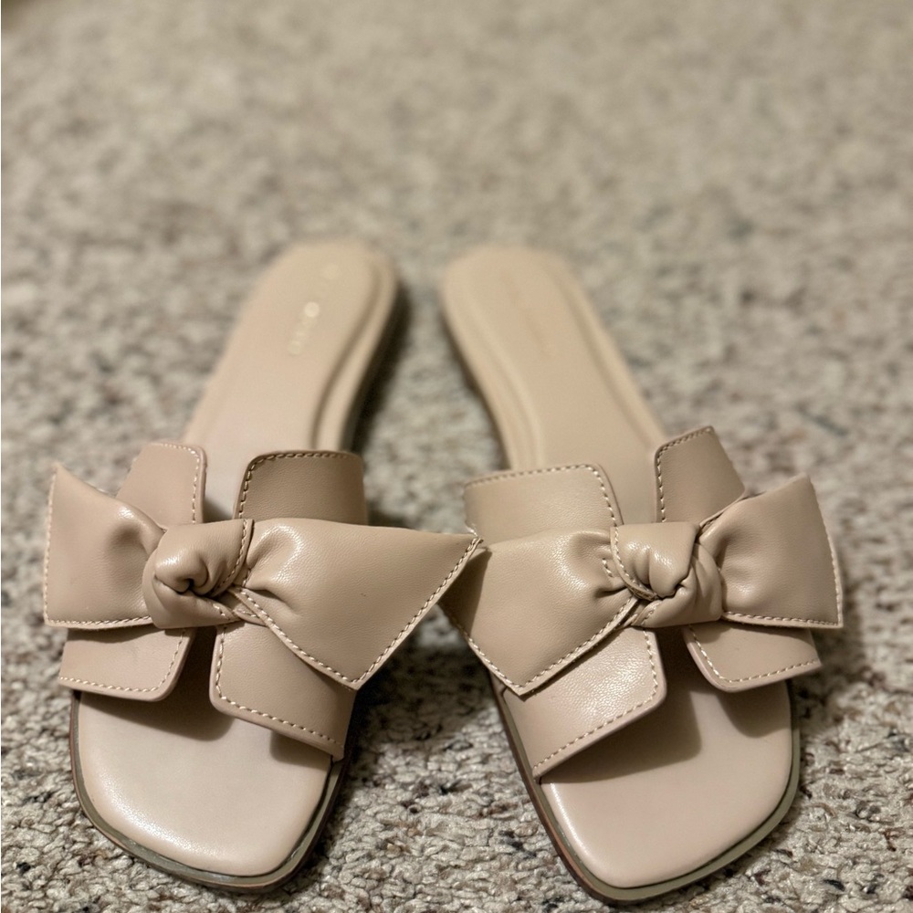 Marc Fisher Cream Bow Slide Sandals